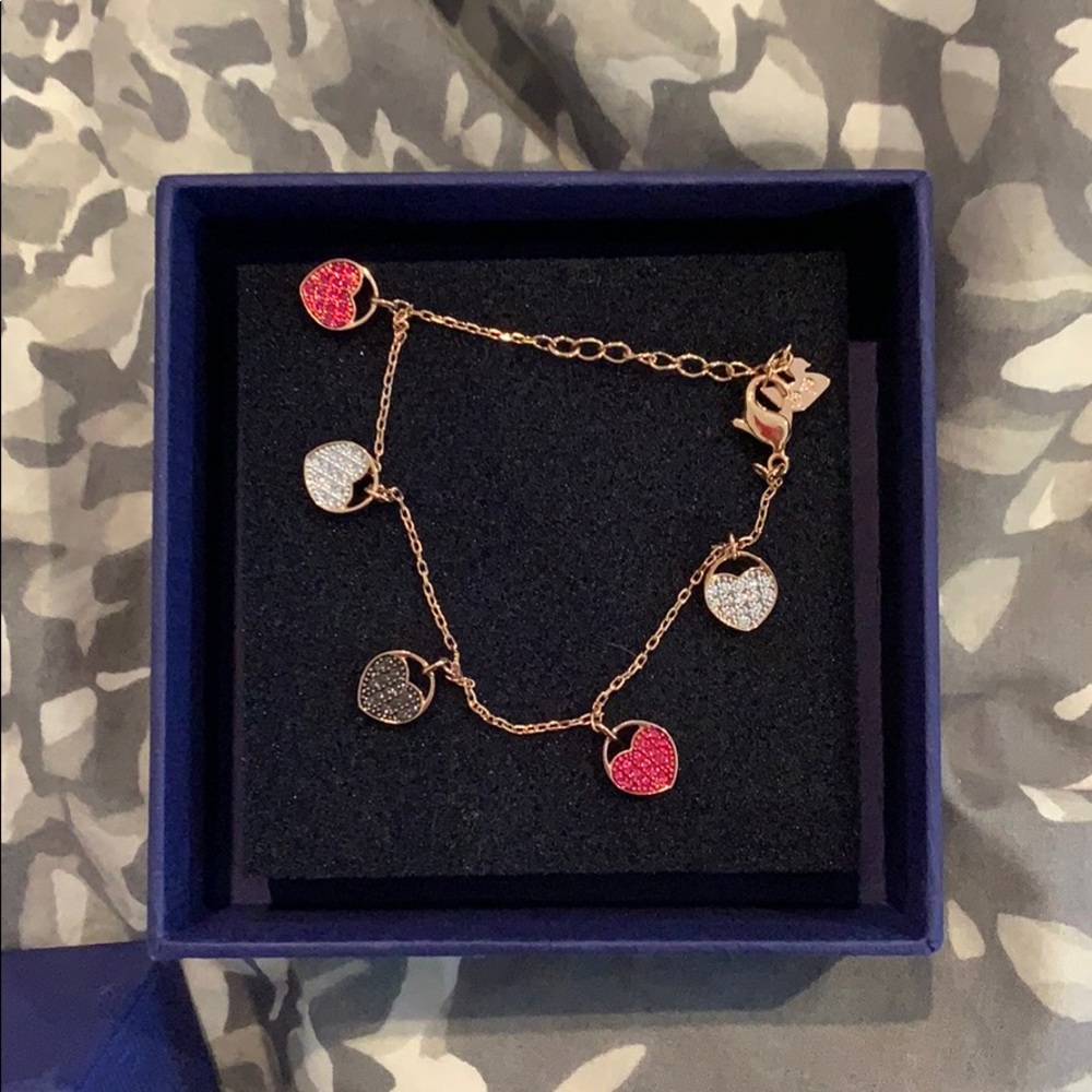 BRAND NEW SWAROVSKI heart charm bracelet
